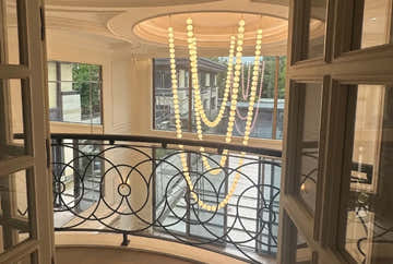 PROJECT SPOTLIGHT: A Linear Alabaster Composition for a Modern Vertical Space