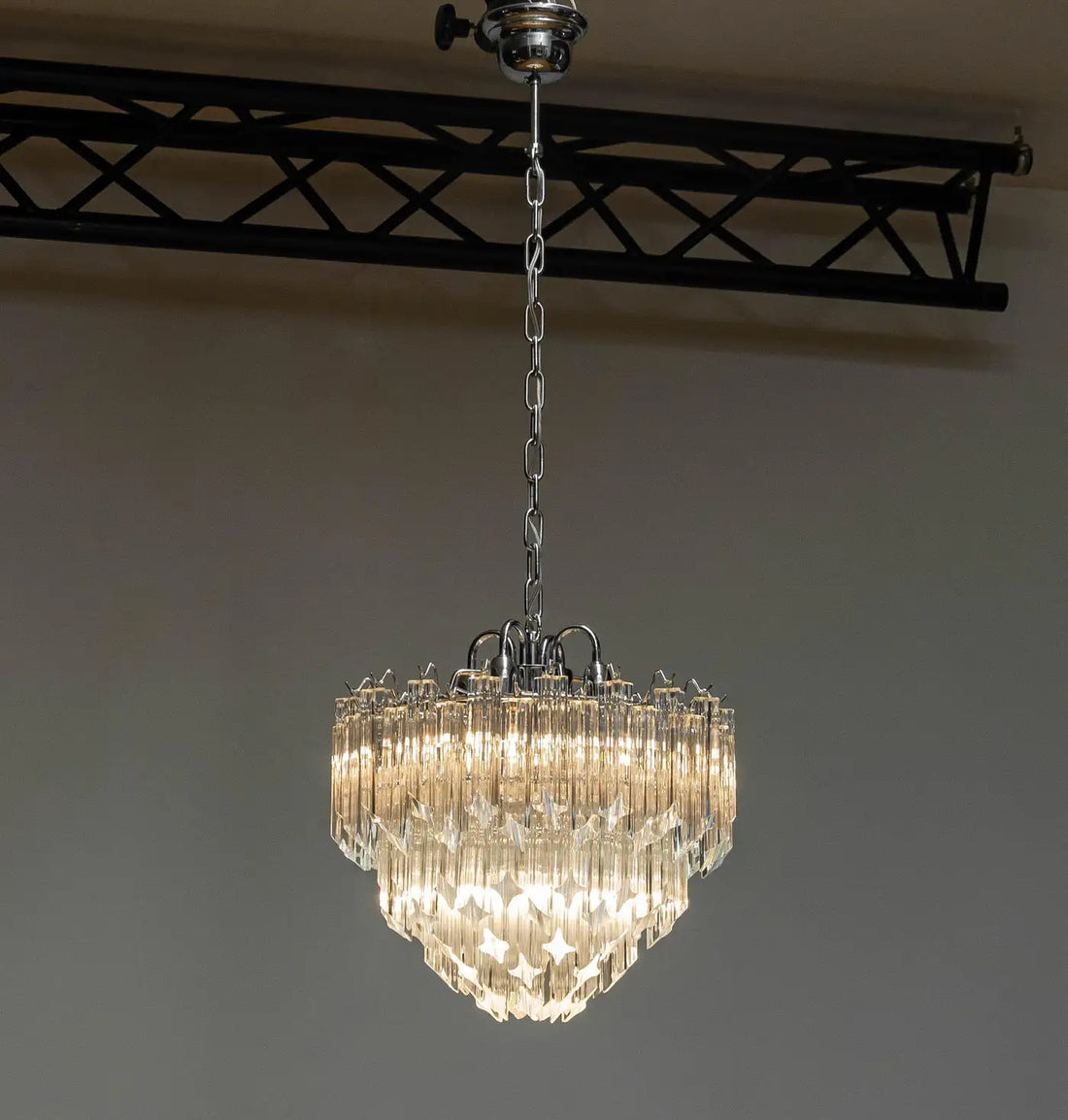 1980s Venini Chrome Chandelier With 91 Clear Triedri Murano Crystals Italy