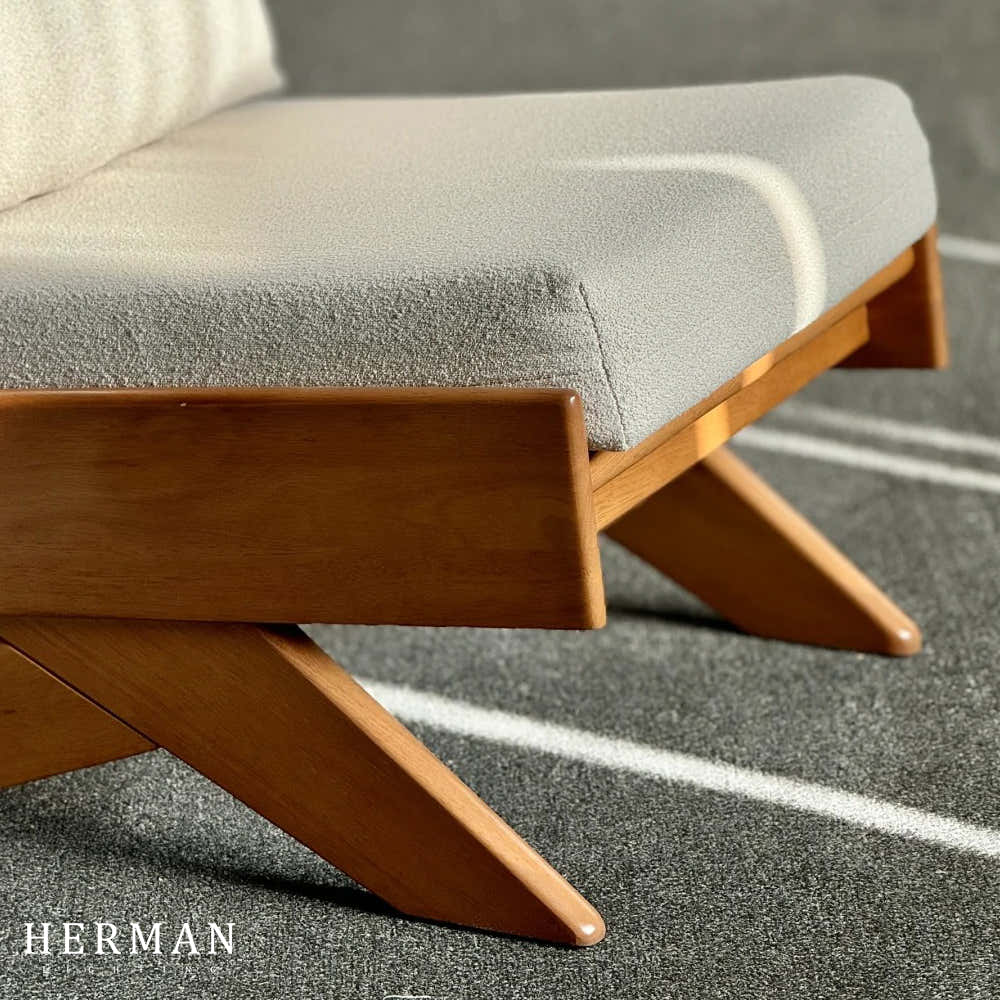 Aura Modern Seat