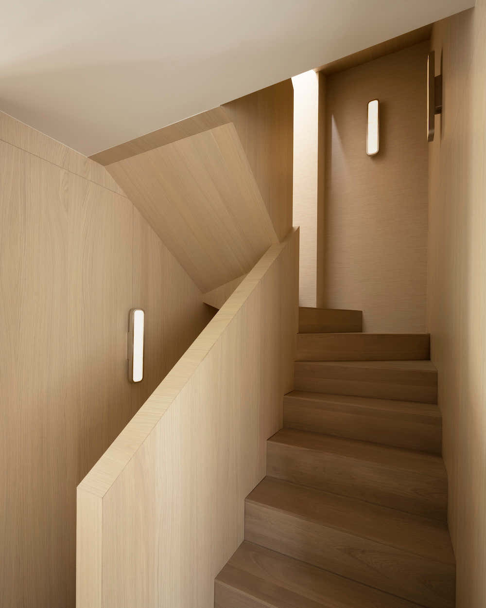 Hublot alabaster wall sconce