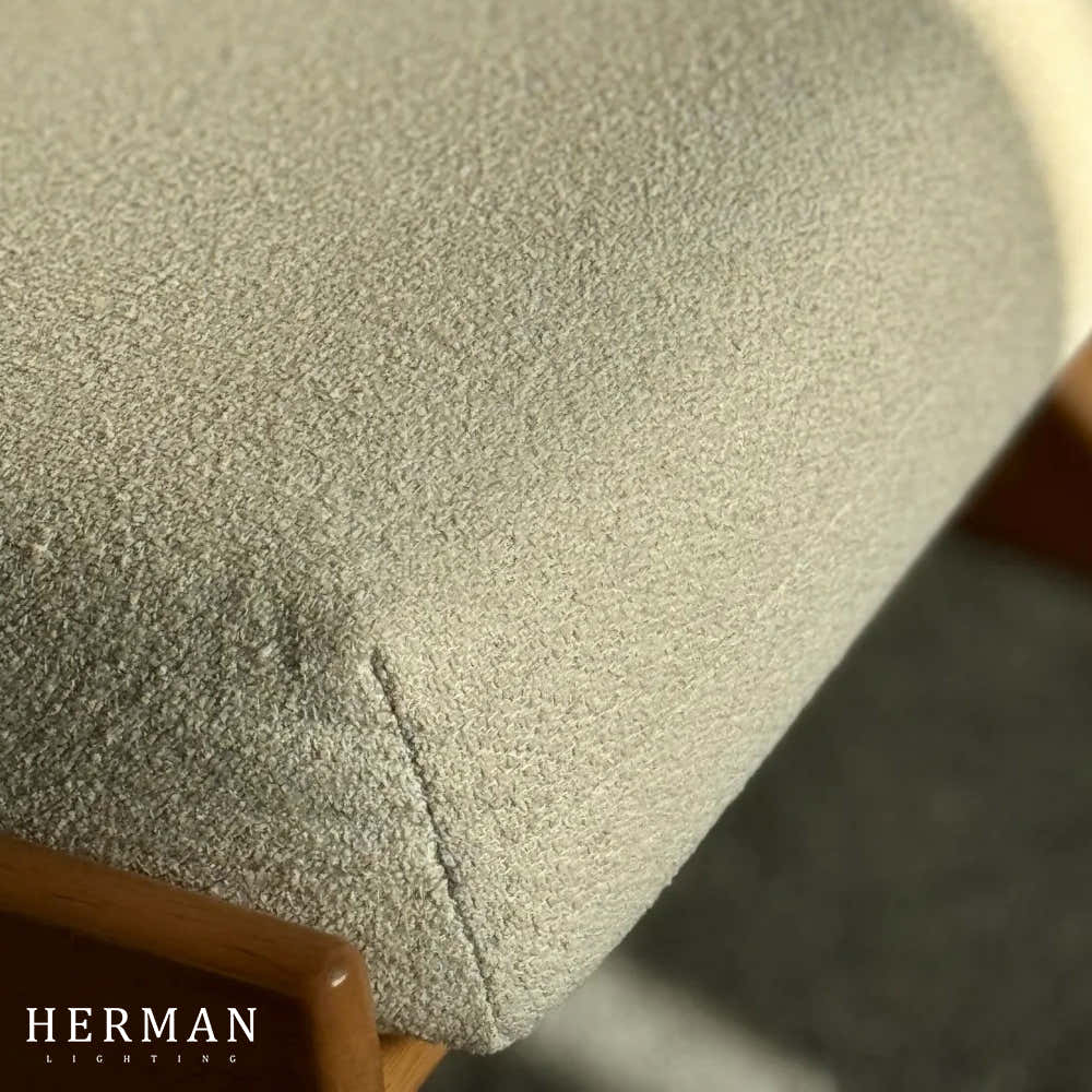 Aura Modern Seat