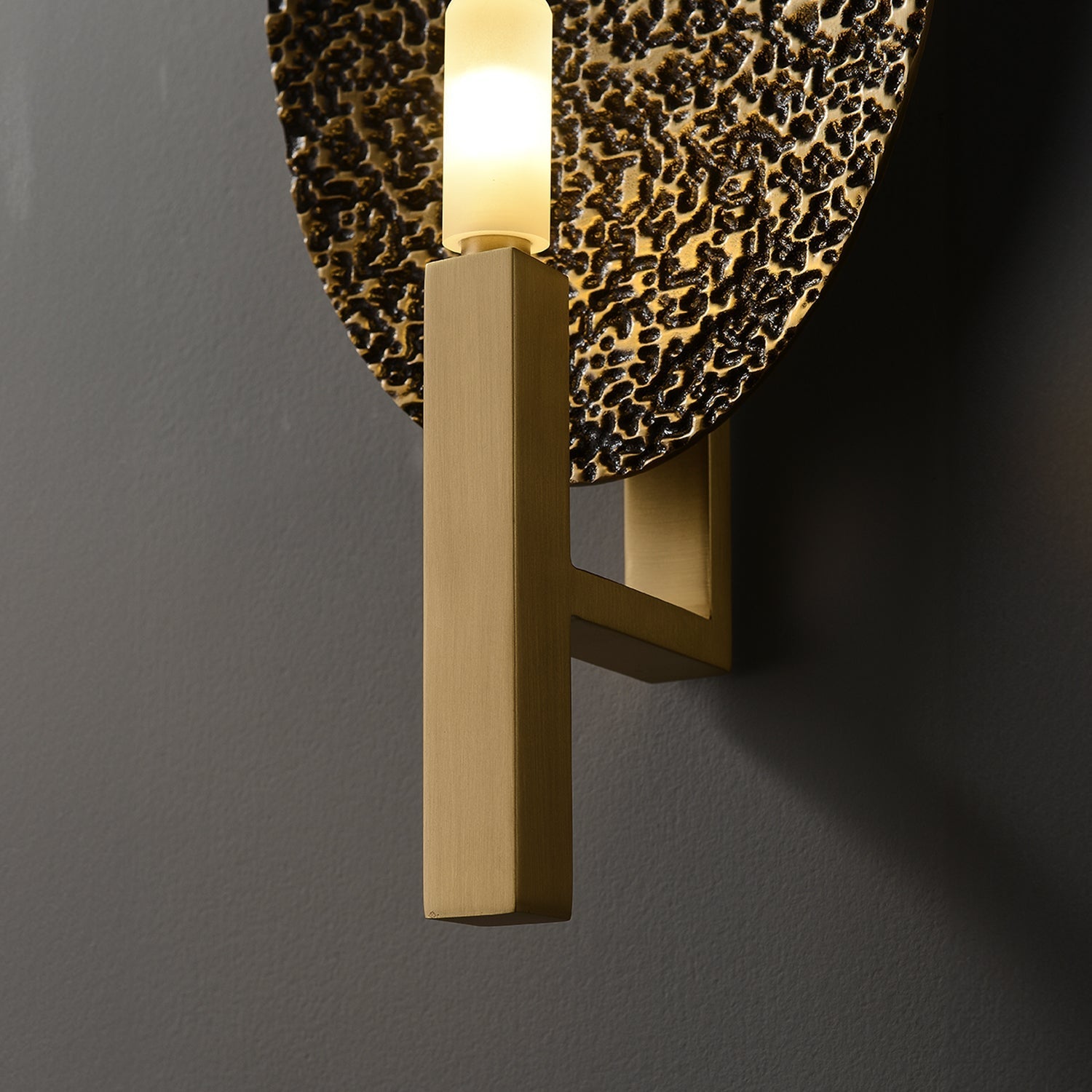 Applique Coque Wall Sconce