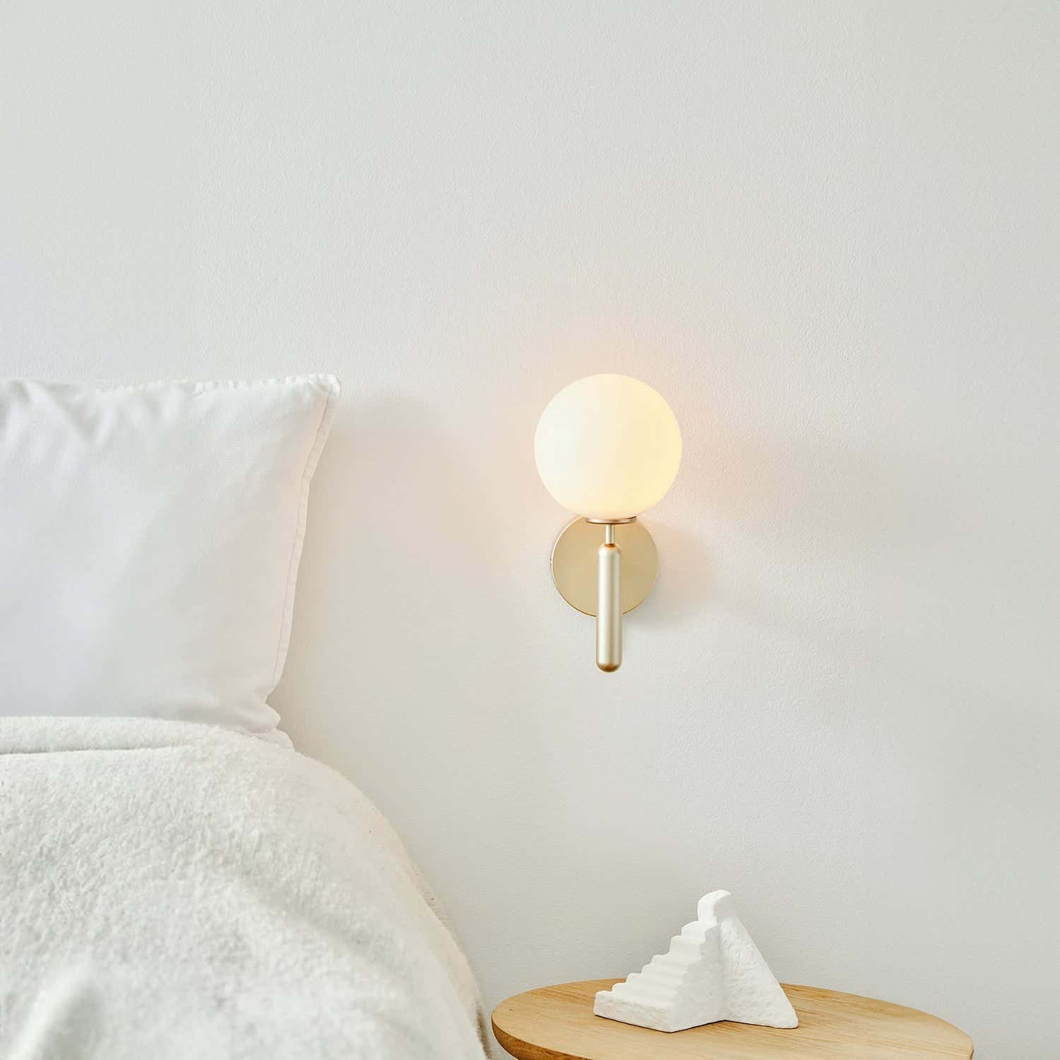 Miira Brass Wall Lamp