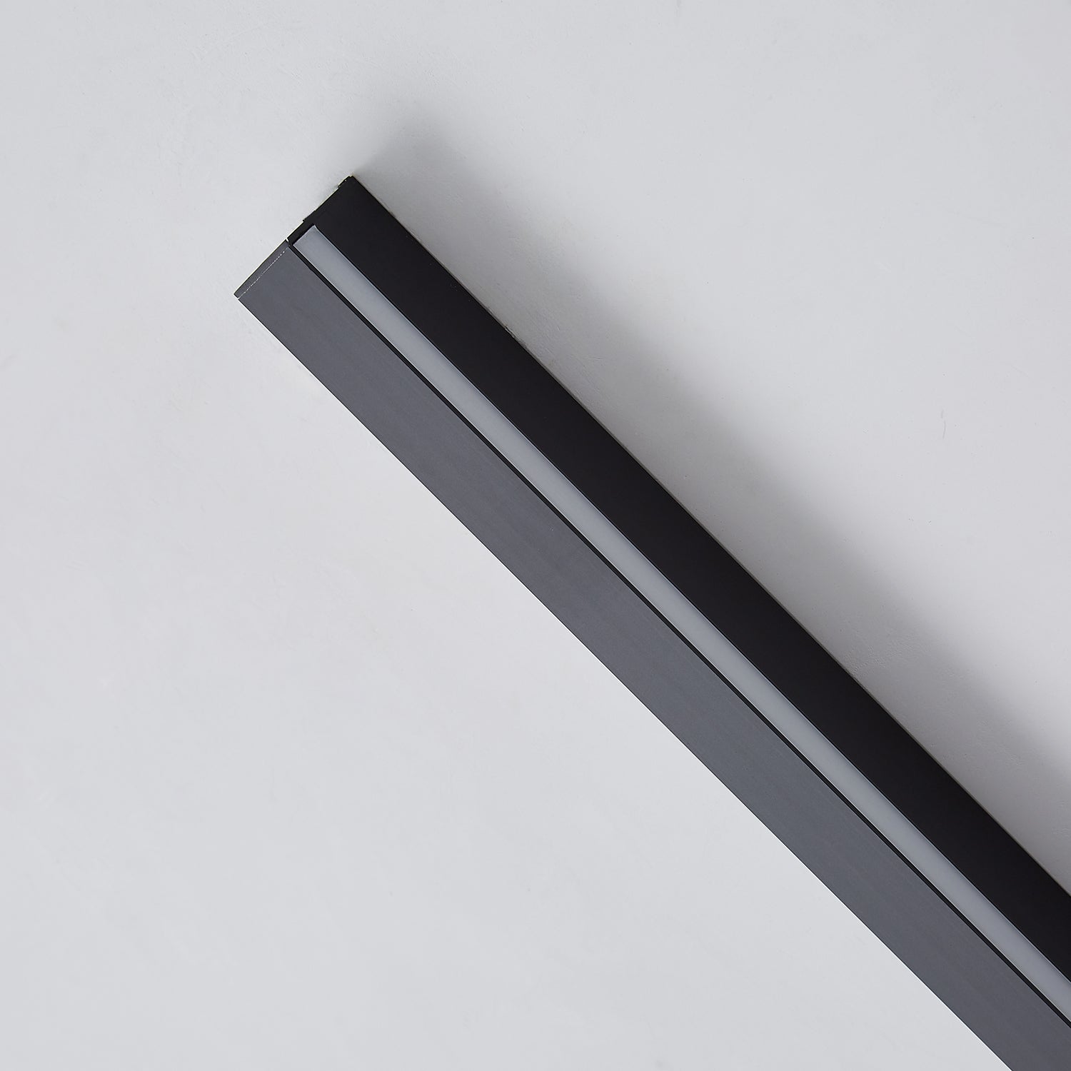 Tratto Wall Light
